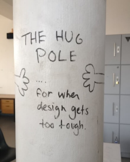 pole-graffiti